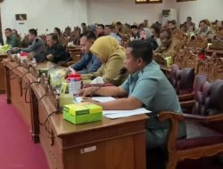 15 DARI 21 CAMAT ABSEN PARIPURNA APBD PATI, DPRD GERAM: JANGAN JADI PEJABAT KALAU TAK SIAP HADIR!